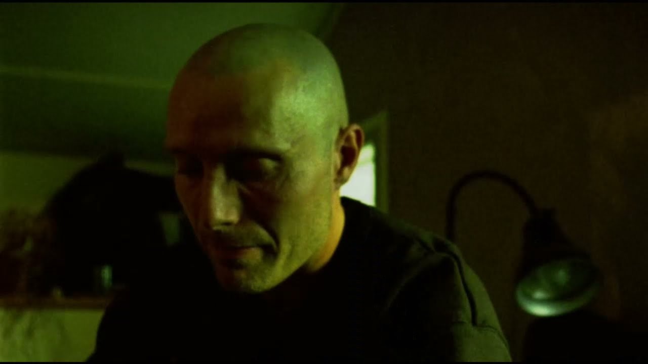 Кому нужен такой кусок дерьма? / фрагмент фильма "Дилер 2" (реж ...