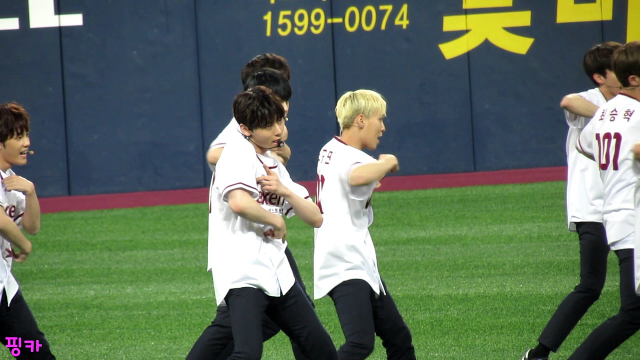 170331 프로야구 개막식 축하공연 PICK ME (황민현)