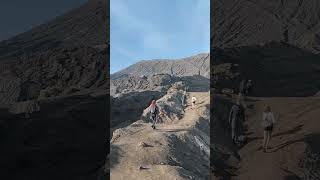 PEMANDANGAN DI TENGAH BROMO