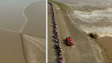 Spectacular tidal bore attracts huge crowds in east China