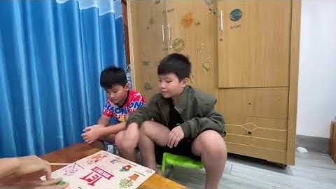 Tiếng Anh Giao Tiếp Trẻ Em Tại Phan Thiết: John and David practice talking about Tet Holiday