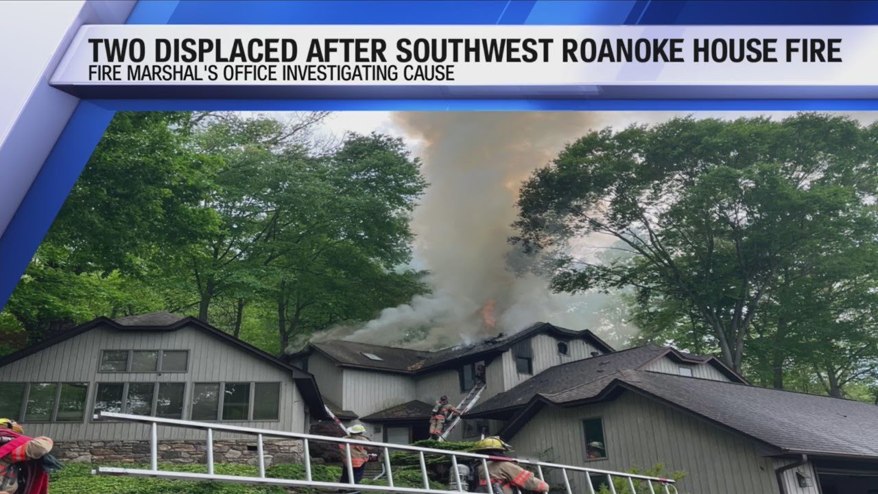Two displaced after Southwest Roanoke house fire - YouTube