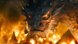 Огнедышащий дракон в зале Warner Bros 9 августа 2019