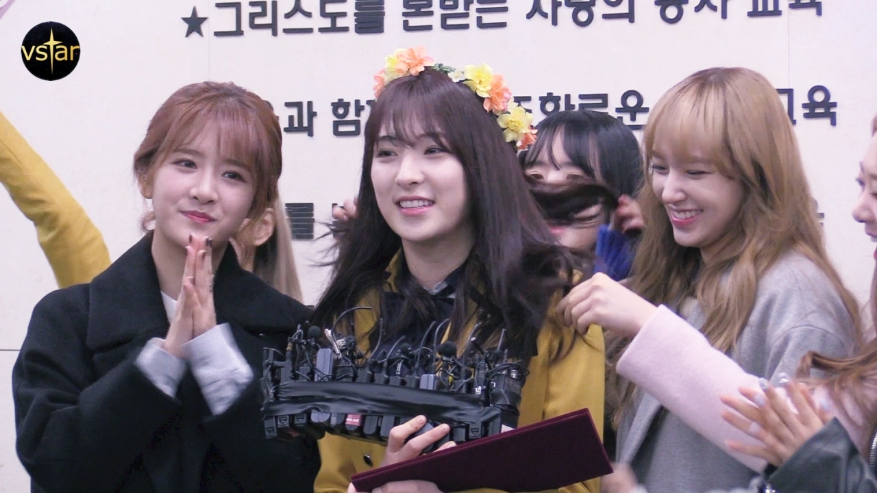 우주소녀(WJSN) 은서(Eunseo) 졸업하던 날 - '서공예' 졸업식 (feat.동문 선배 엑시)