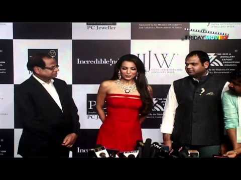 Eesha Koppikhar & Malaika Arora Sizzle at the IIJW!