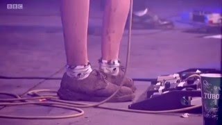 Video voorbeeld van "Wolf Alice - Hold Up Your Lighters (Live) HD"