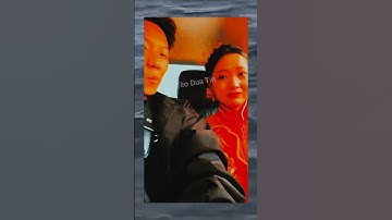 Chen ngồi giữa cô dâu và chú rể 🥹