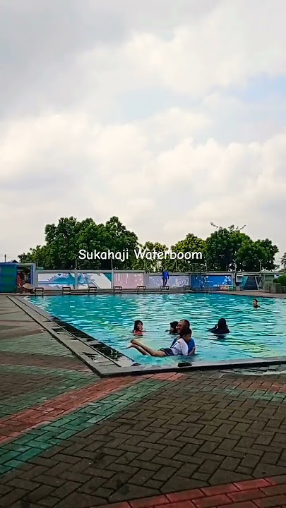 BELAJAR LONCAT KE AIR #shorts #berenang #holiday #liburan #waterboom