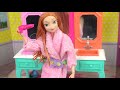 Barbie Elsa & Anna School Morning Routine - Pink Bath & Dorm Room