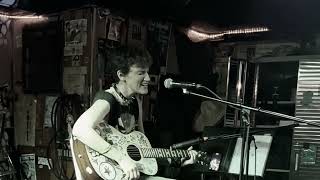 Isaac Stephens - Creature (It Looks Sad. acoustic cover) at The Empty Glass