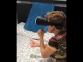 Mamie se fait plaisir sous réalité virtuelle