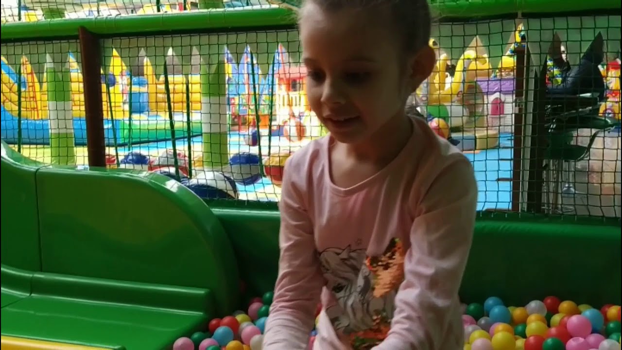Меганом комната развлечений