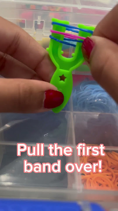 Making a ✨RAINBOW LOOM FISHTAIL BRACELET ✨ 🌈 #shorts #cute #design #rainbowloom #youtube #bracelet