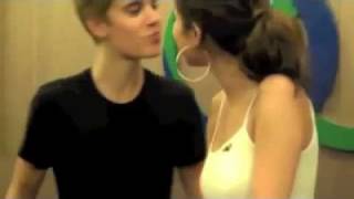 Justin Bieber Kissing Selena Gomez