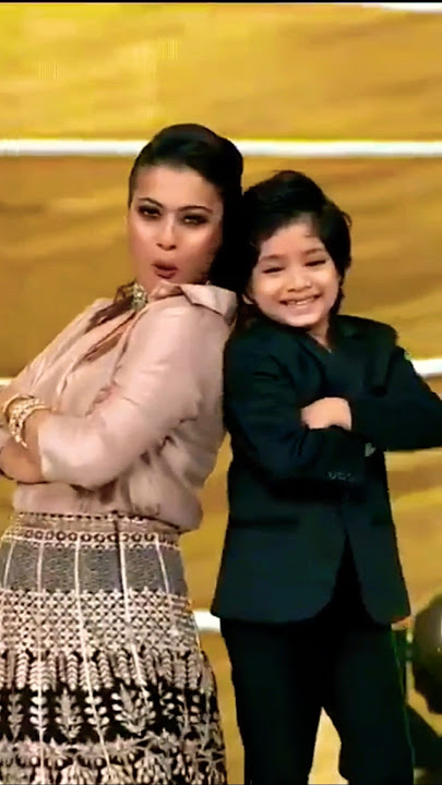 sʜᴀʜʀᴜᴋʜ ᴋʜᴀɴ🕺 ᴅᴀɴᴄᴇ👯 ᴡɪᴛʜ💥💥 ᴋᴀᴊᴏʟ💃 #song 🎵 #hindisong #love ❣️ #lovesong ❤#youtube ▶️#youtubeshorts