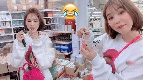 Ngọc Trinh có hành động vô duyên khiến dân mạng bức xúc