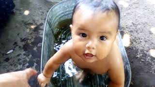 Mi Nieto Angelito Bañandose 2019