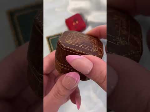 2025 Will Be A Good Year For Antique Jewelry Lovers Diamondring Engagementring Ring Emerald 