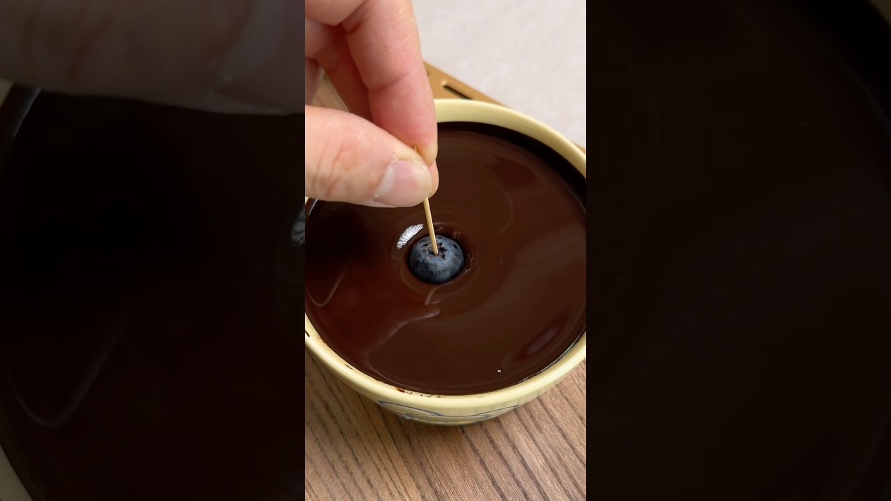 👉How To Eat Blueberries Like A Pro🍫