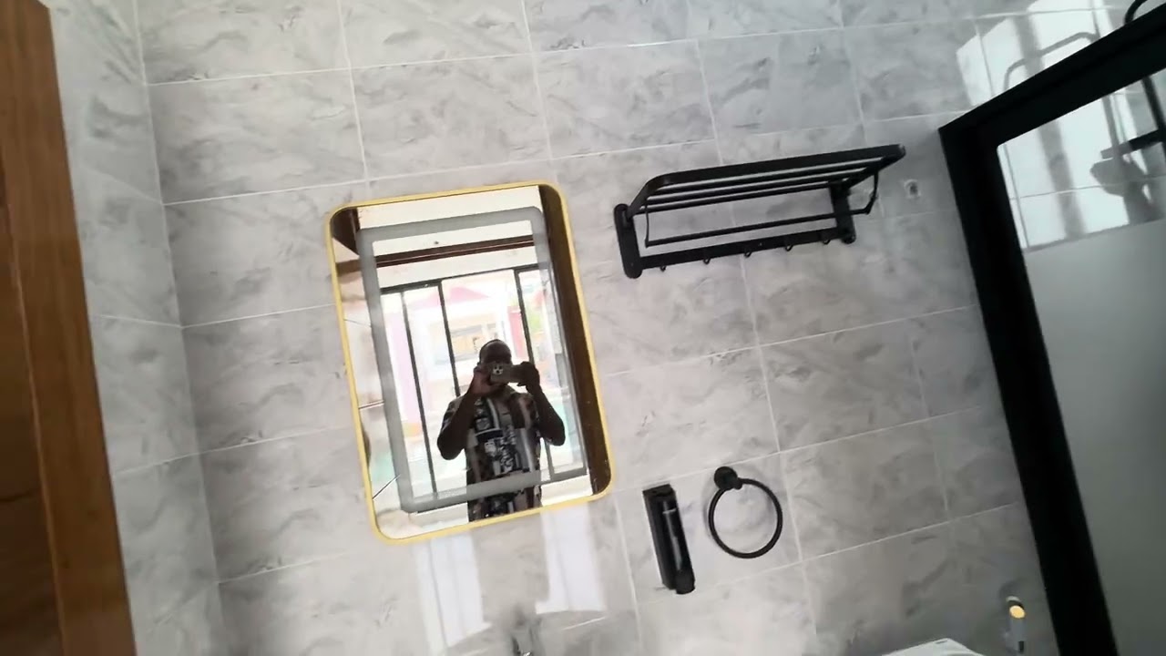 Mutabare Inzu nziza yimari hano kibagabaga kuri million 500 uyishaka waduhamagara kuri 0786216910