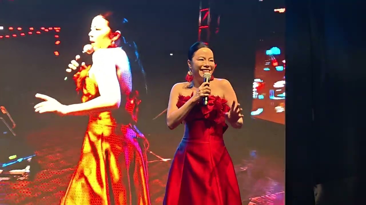 第19届黄金年华敬老龙村宴15.0～🎇张水蓉在舞台上表演～❤️‍🔥❤️‍🔥🎇🎆🥰👍💯💝