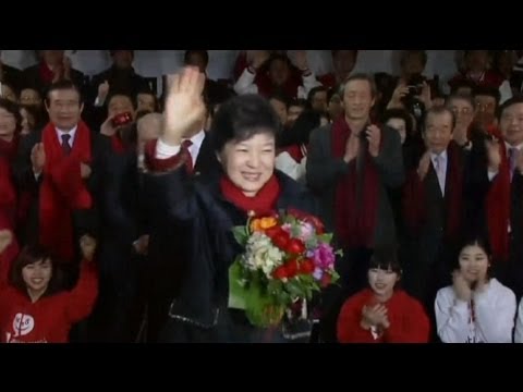 Video: Presidenta de Corea Park Geun-hye: biografía y fotos