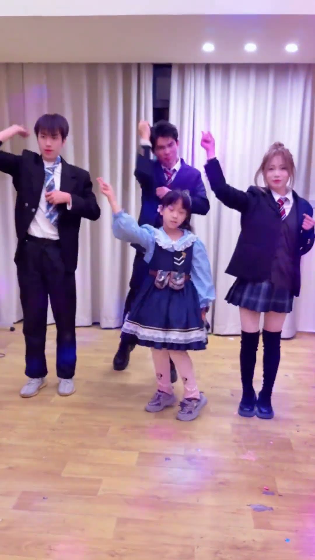 Who will win the dance battle between Coco and Xiaoyueyue? #Clown #Angel