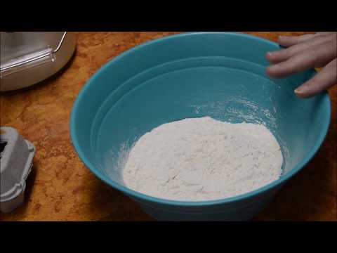 Vídeo: Como fazer queijo mussarela (com fotos)