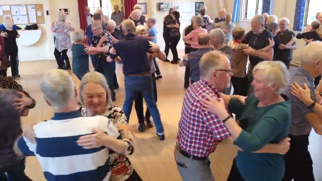Västerträffen 17/2 2023. Speleman Conny Brodin. Dansen heter Lill-Karins Hambo.