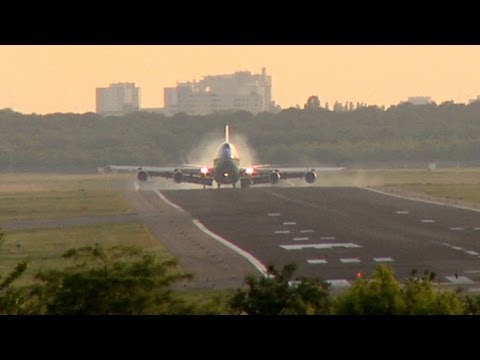 Thumbnail for Barack Obama in Berlin - Die Air Force One schwebt über TXL ein (HD)
