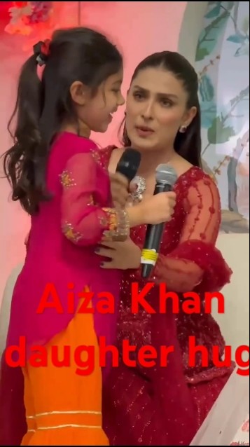 #Ayesha Khan apni beti ko hug kar rahi hai singing bhi kar rahi hai new #drama #short #video #viral