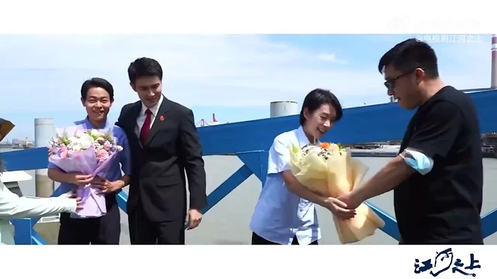 根除污染、打擊牟利犯罪；保護長江、捍衛司法正義 #電視劇江河之上##江河之上殺青# 殺青製作特輯首發，揭秘台前幕後創作、講好環境司法故事！致敬一線法官、致敬司法公正、致敬我們的山水林田湖草沙！#高偉光 - 天天要聞