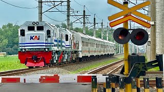 Download Lagu NEW LOOK!, Gatak Railway Crossing, Sukoharjo, Central Java MP3