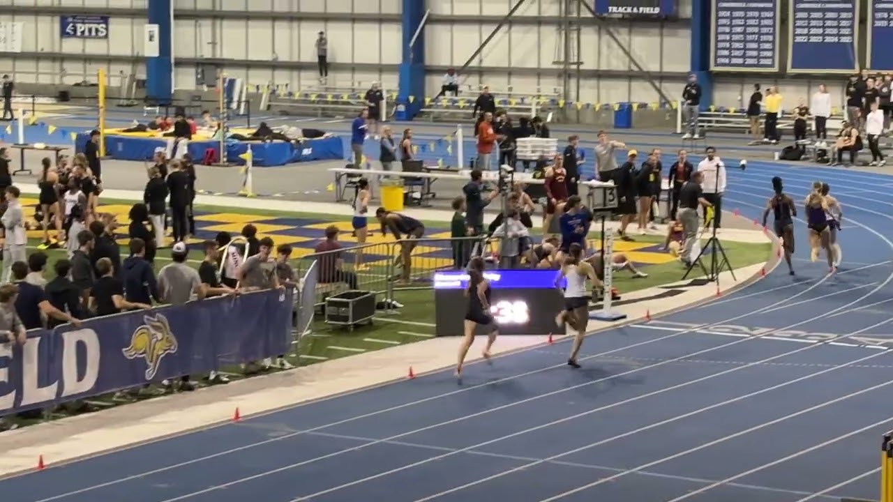 2025-26 Women's Indoor Track and Field - 4x400 relay sets school record