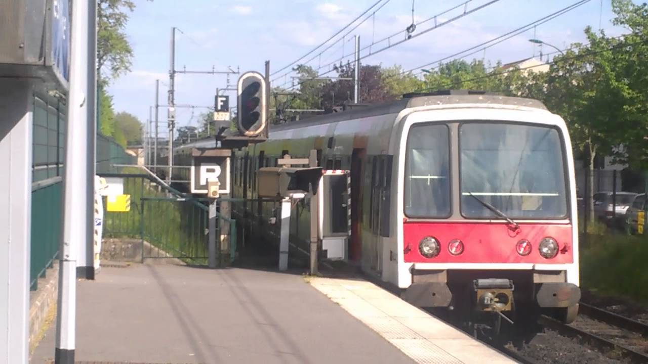 RER A Départ d'un MI 84 á la gare du YouTube RER A Départ d'un MI 84 á la gare du YouTube