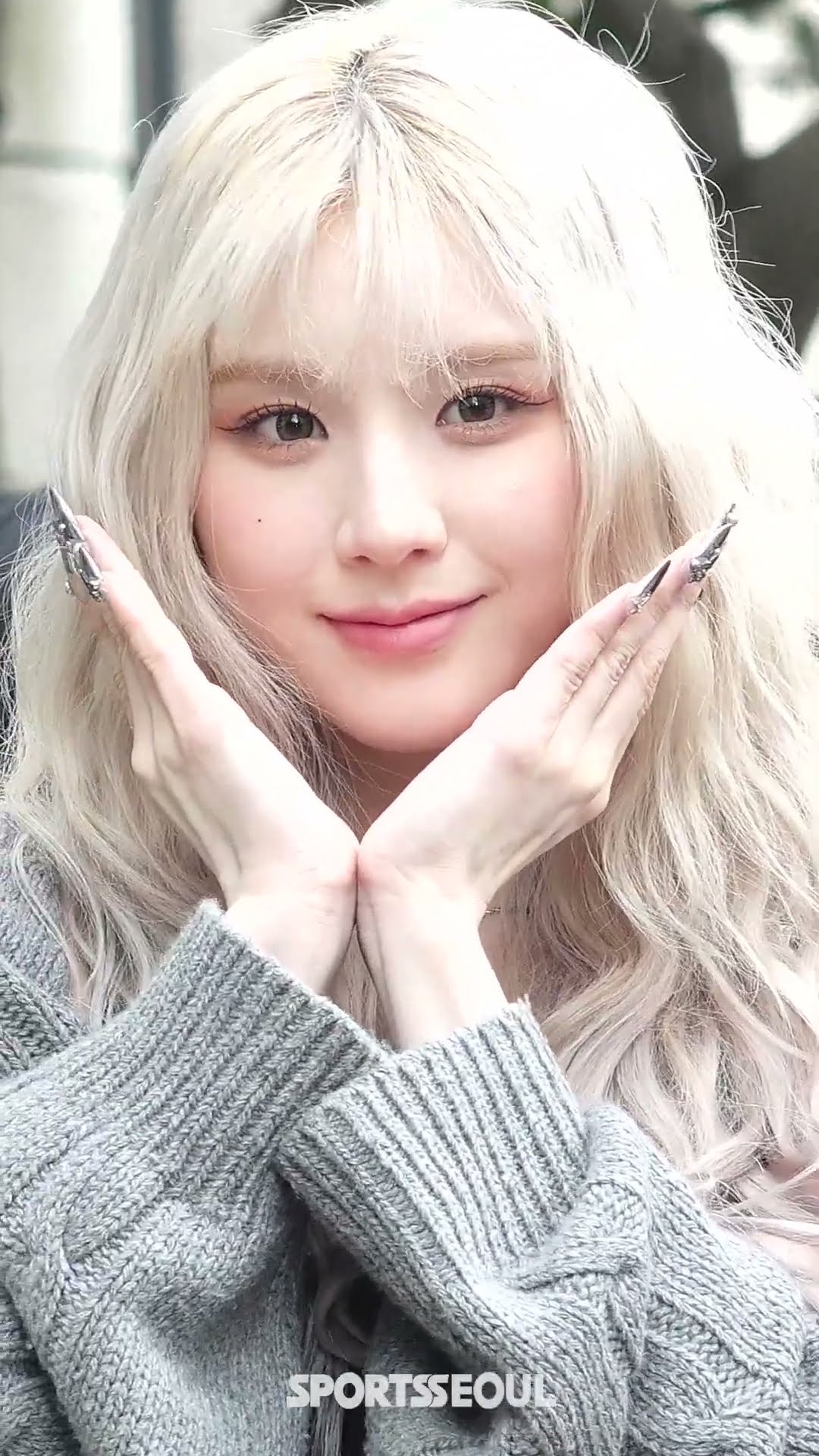 아르테미스 희진, 확신의 금발 여신