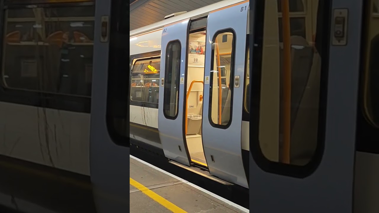 Southeastern Class 465/9+465/0 depart London Bridge 