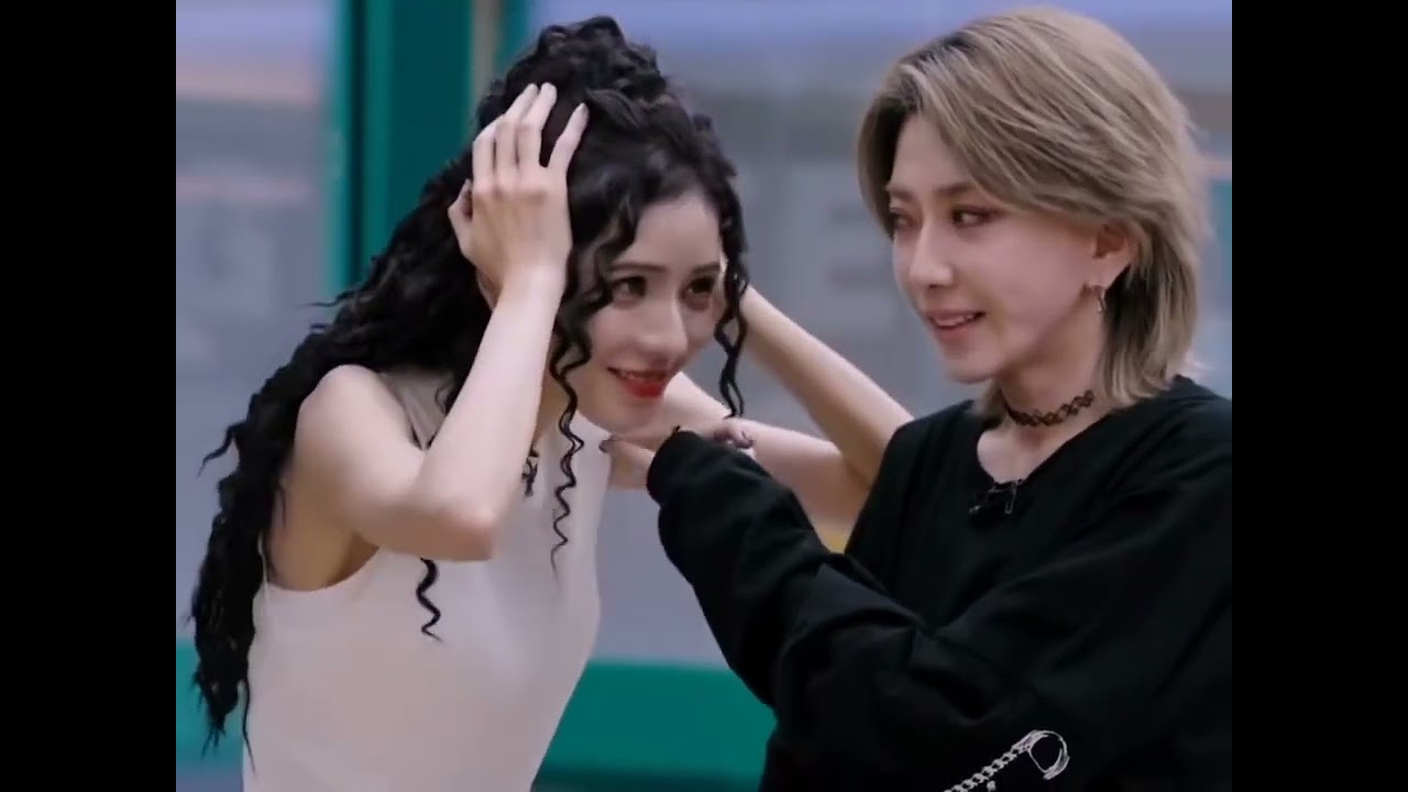 谁懂啊，她慌了～‖忻有灵曦‖#刘忻 #乘风2024 #张予曦 #磕cp