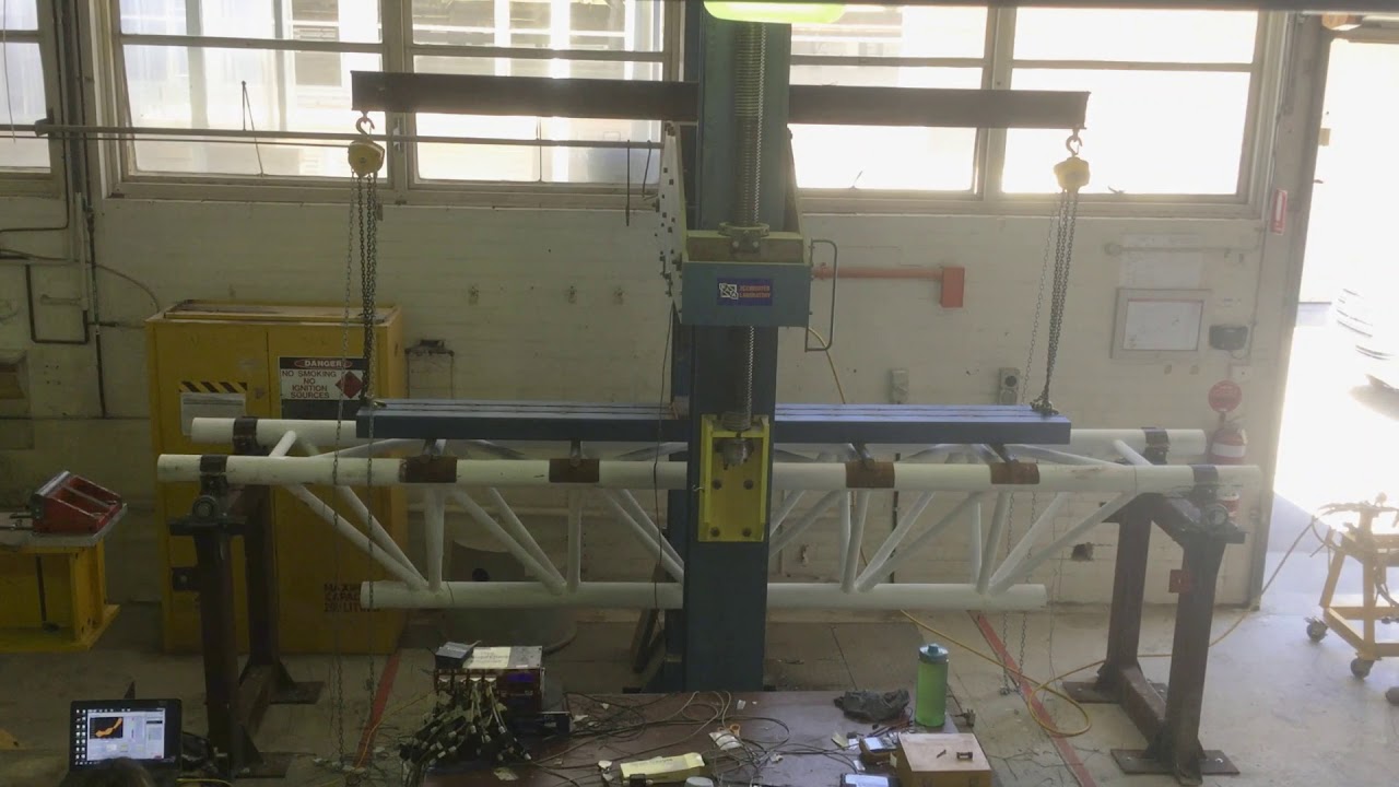 Large scale testing of hollow lightweight FRP bridge(UWA)