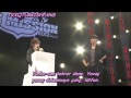 Yunho İguanaya dokunuyor