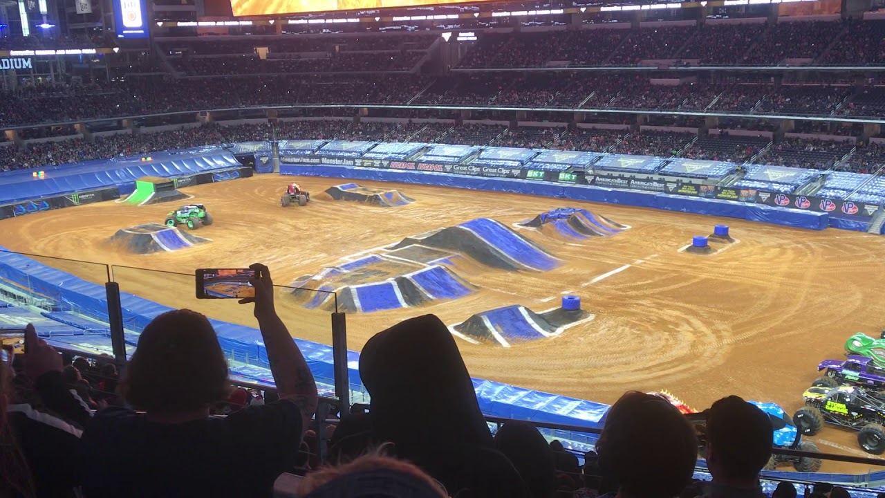 Monster Jam Racing - YouTube