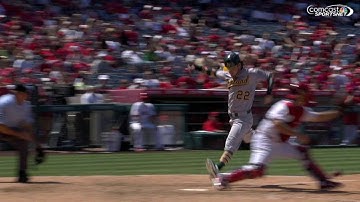 OAK@LAA: Error at short allows Reddick to score