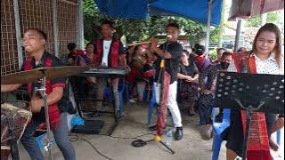 gilaa.... pemain keyboard,sulim,partagading nya sangat cadas.di dampingi biduan SINARI MUSIK