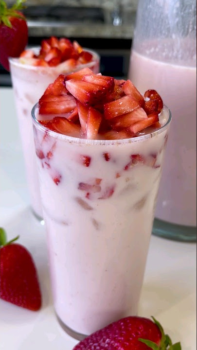 Creamy Strawberry Agua Fresca 🍓🥛 Ingredients: 2 1/2 lb