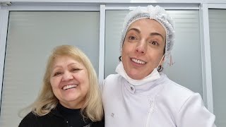 A LÚ NÃO CONSEGUE PARAR DE SORRIR.