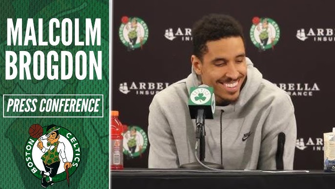 John Havlicek's family present Malcolm Brogdon with Sixth Man trophy