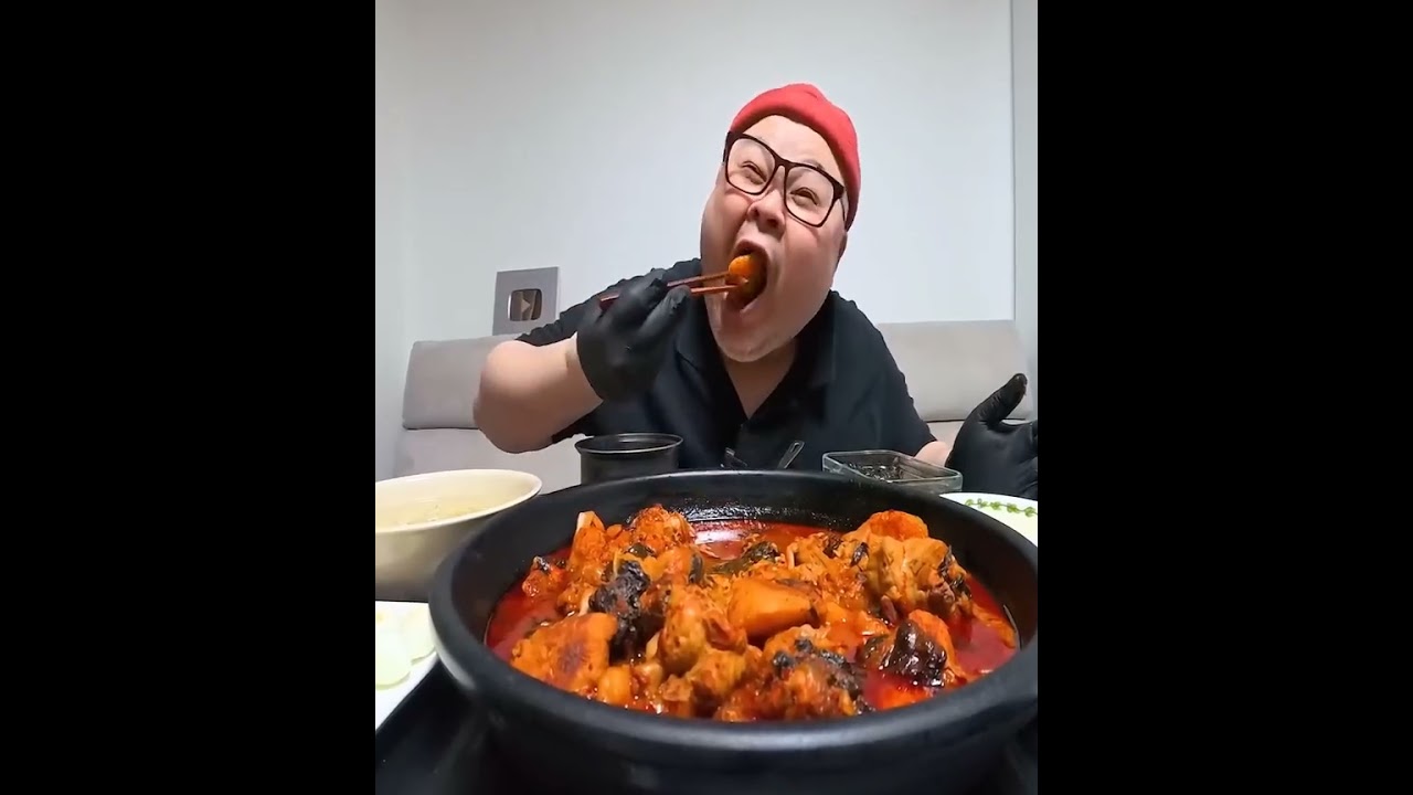 #mukbang #mukbanginternational #food #koreanfood #foodsharing #eating #coreanstreetfood #eat #fypシ 