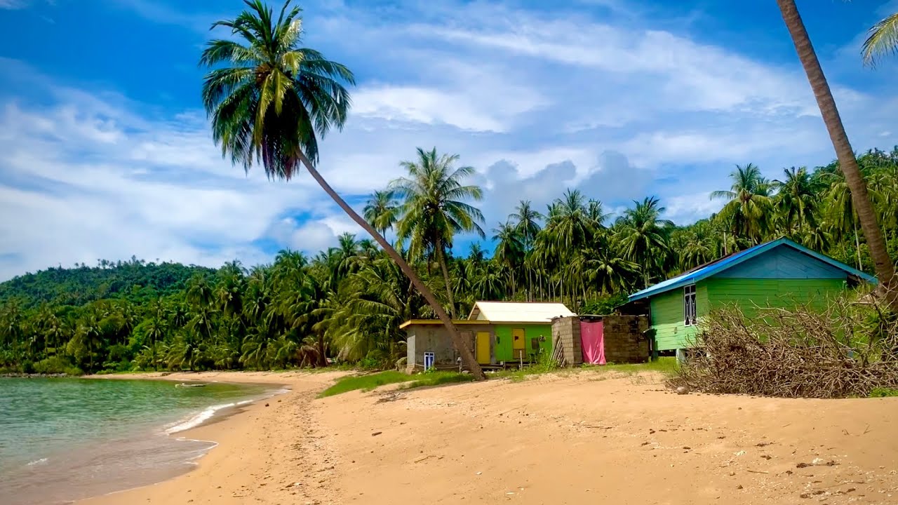 SUASANA KAMPUNG YANG INDAH, PERKAMPUNGAN PESISIR PULAU JEMAJA KEPULAUAN ANAMBAS - INDONESIA 🇮🇩