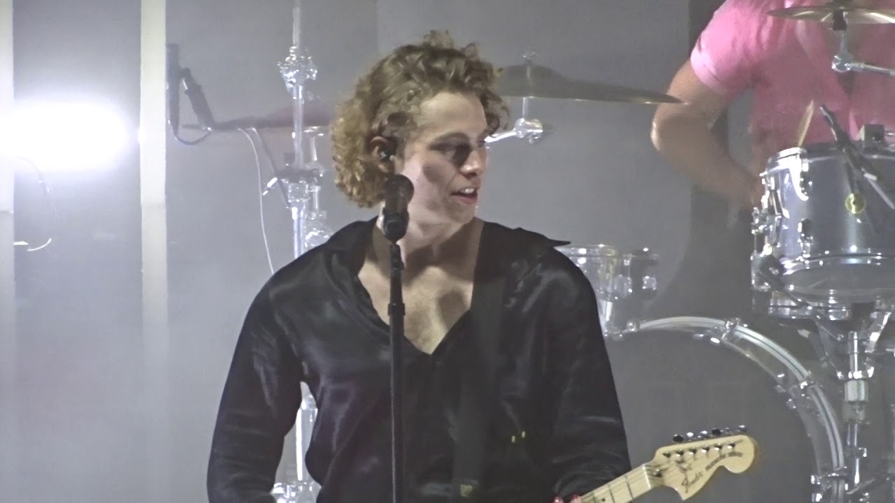 5 Seconds of Summer - Youngblood - Micheal talks - Phoenix 4-23-18