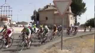 Vuelta ciclista a Toledo, a su paso por Tembleque. 3-8-2013.